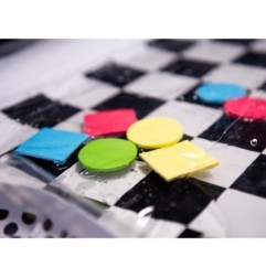 Mata wodna sensoryczna dmuchana dla niemowląt kontrastowa czarno-biała szachownica XXL 65x50 cm